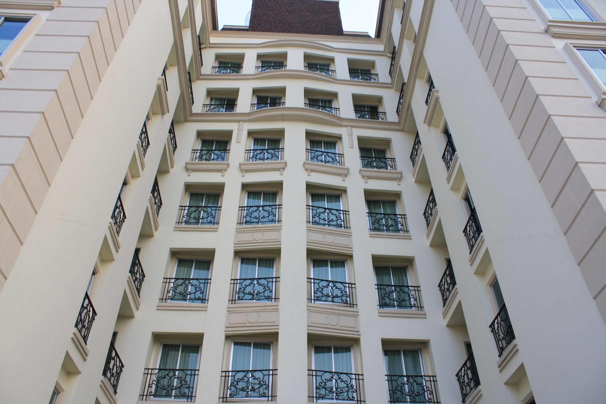 Romance Hotel Bangna Banguecoque Exterior foto